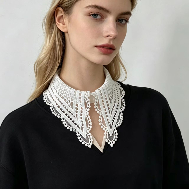Shirts - Beyaz Fırfırlı Sahte Yaka Çiçekli Oymalı
